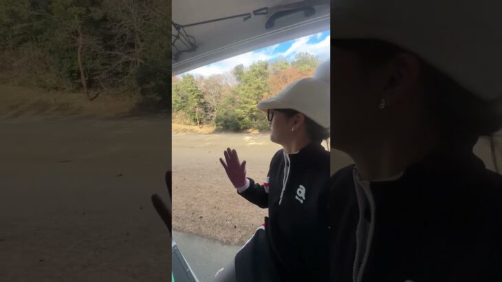 カート乗車中の後藤楽々⛳　冬ゴルフも元気いっぱいに楽しみます🏌️‍♀️❄️#golf#ゴルフ #ゴルフ女子 #ゴルフ初心者#ゴルフ練習#セントフォースゴルフクラブ#後藤楽々